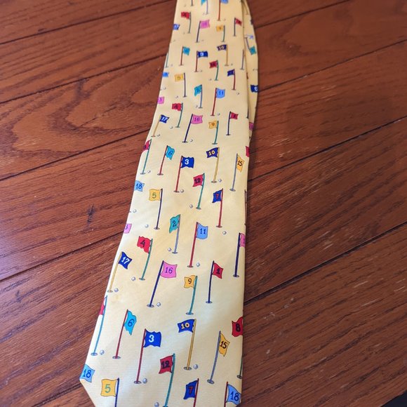 Alynn Neckwear "18 Hole Course" 100% Silk Cheerfull Yellow Men's Golf Tie - Picture 3 of 5